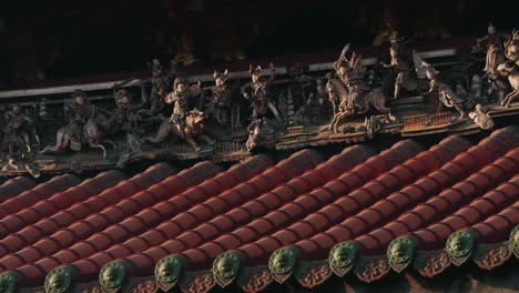 roof decorative sculptures at longshan temple