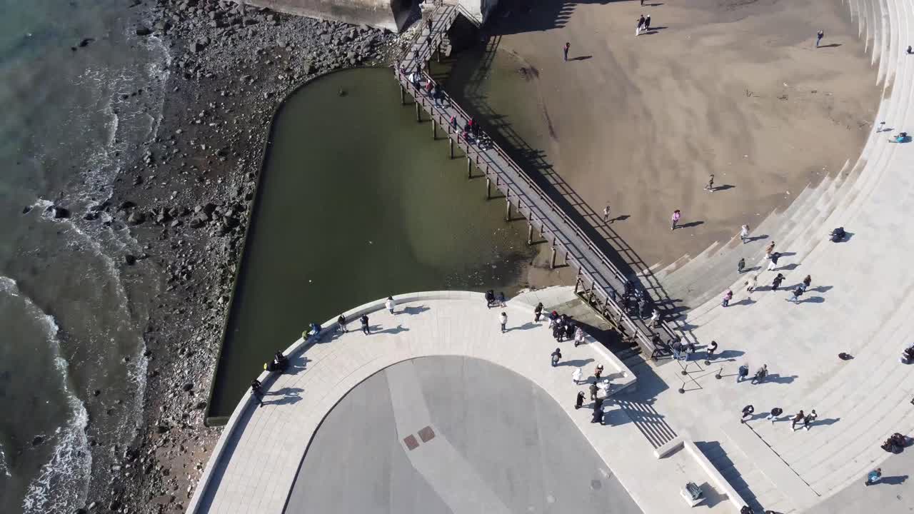 벨렘 타워 리스보아의 해변 4k 드론 촬영