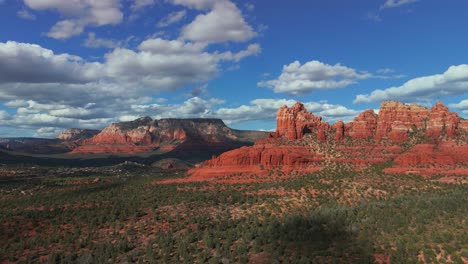 Red-Rock-State-Park-Sedona,-mountain-range-formation