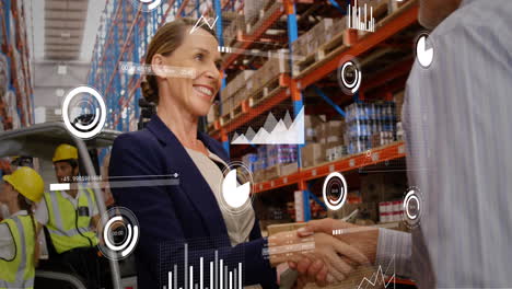 animación del procesamiento de datos sobre diversas personas de negocios que se dan la mano