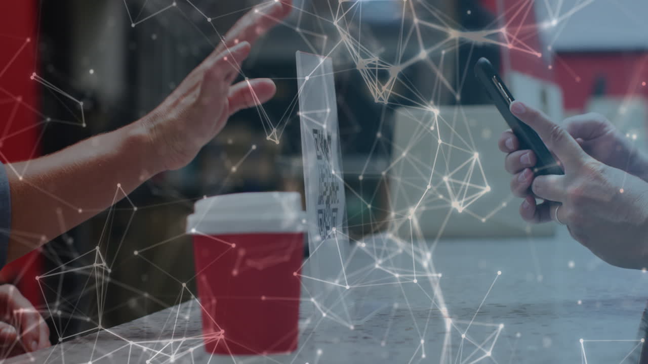 스마트폰을 사용하는 여성에 대한 연결 및 데이터 처리의 애니메이션