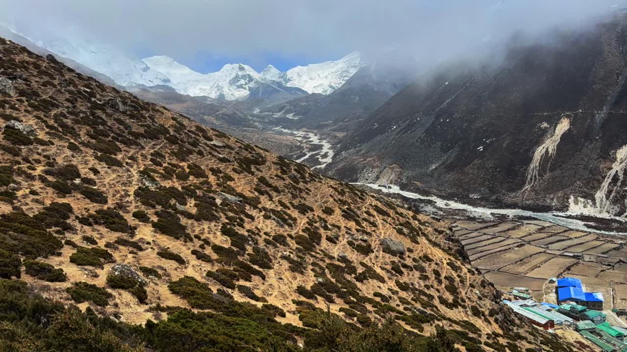 Watch time unfold over stunning snow-covered mountains as clouds drift and light shifts in this mesmerizing timelapse.