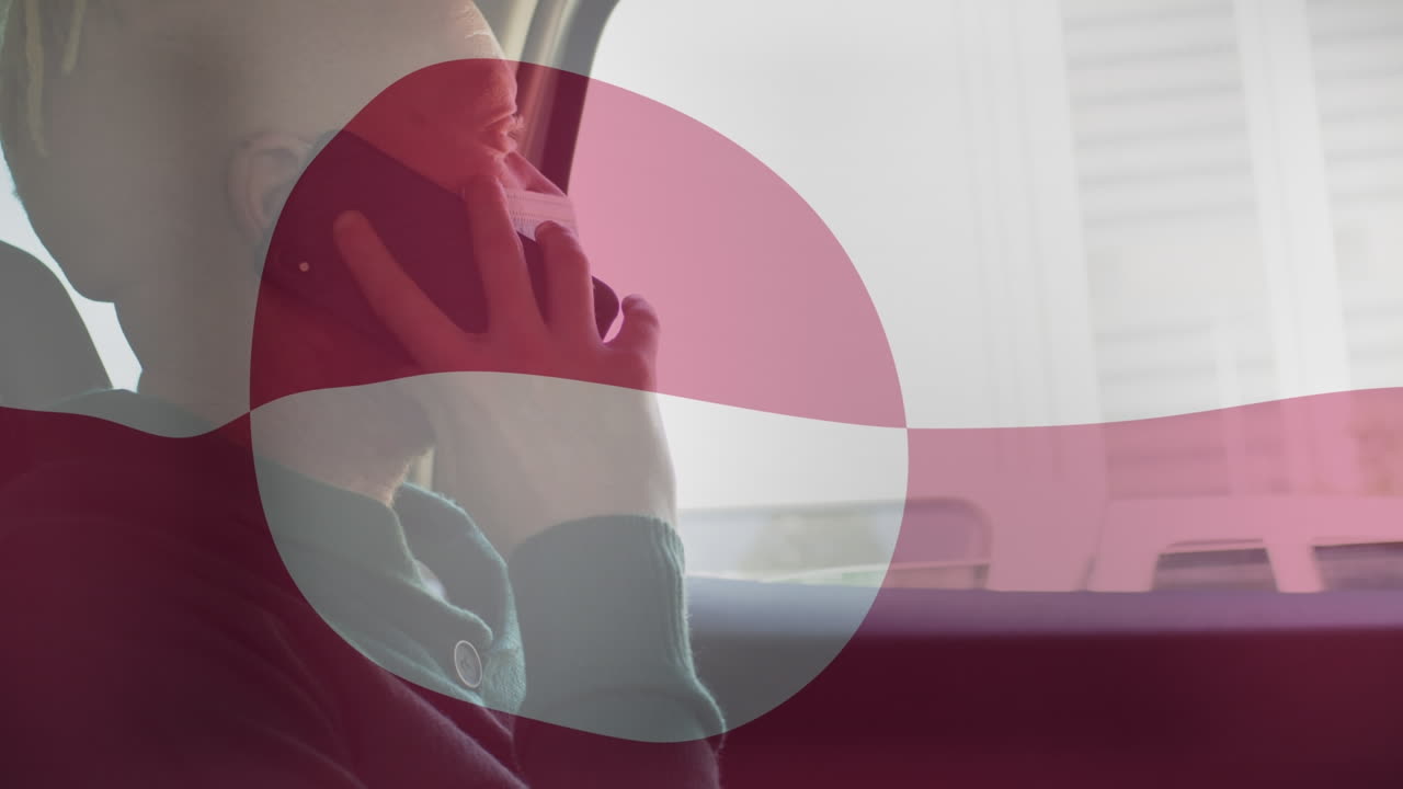 버스에서 스마트폰으로 이야기하는 얼굴 마스크를 입은 아프리카계 미국인 남자의 그린란드  ⁇ 발 애니메이션