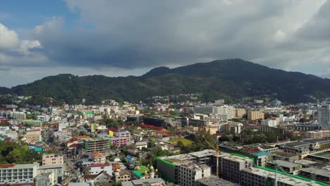 día soleado isla de phuket ciudad de patong círculo de tráfico panorama aéreo 4k tailandia