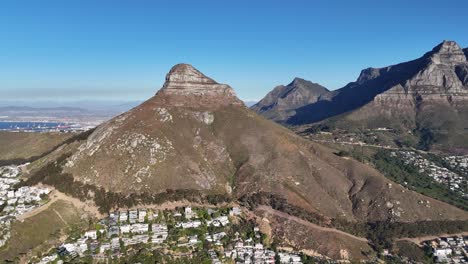 Lions-Head-Peak-Und-Tafelberg-Luftaufnahme-In-Der-Nähe-Von-Kapstadt,-Südafrika