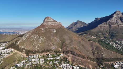 pico de la cabeza de león y montaña de la mesa aéreo cerca de ciudad del cabo, sudáfrica