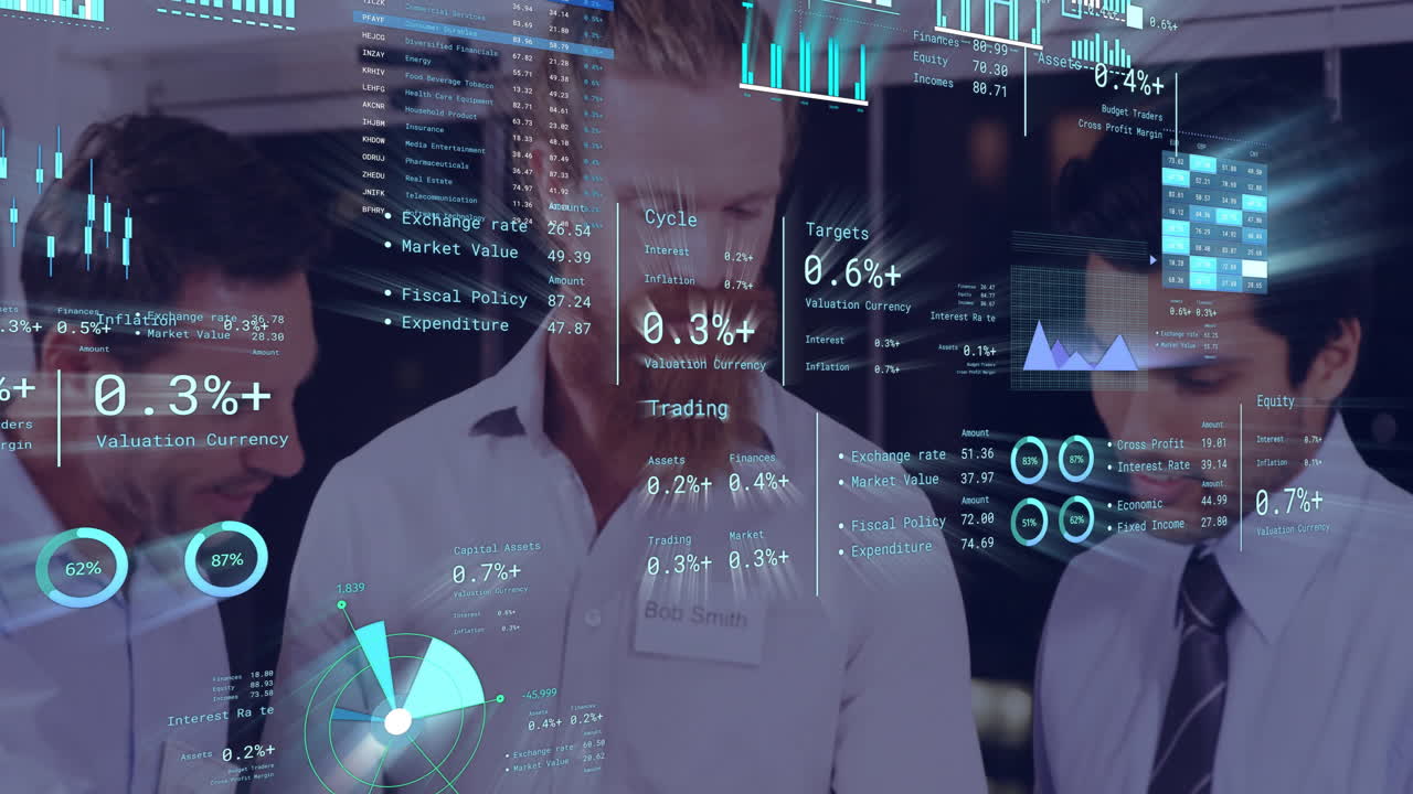 animación de procesamiento de datos financieros sobre profesionales de los negocios discutiendo en la oficina