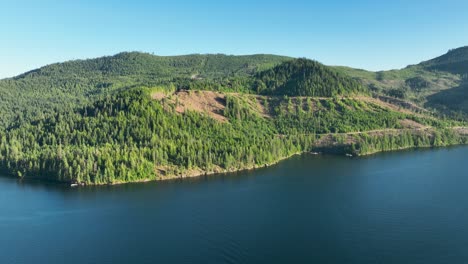 Drone-shot-of-cleared-forests-lining-Spirit-Lake,-Idaho