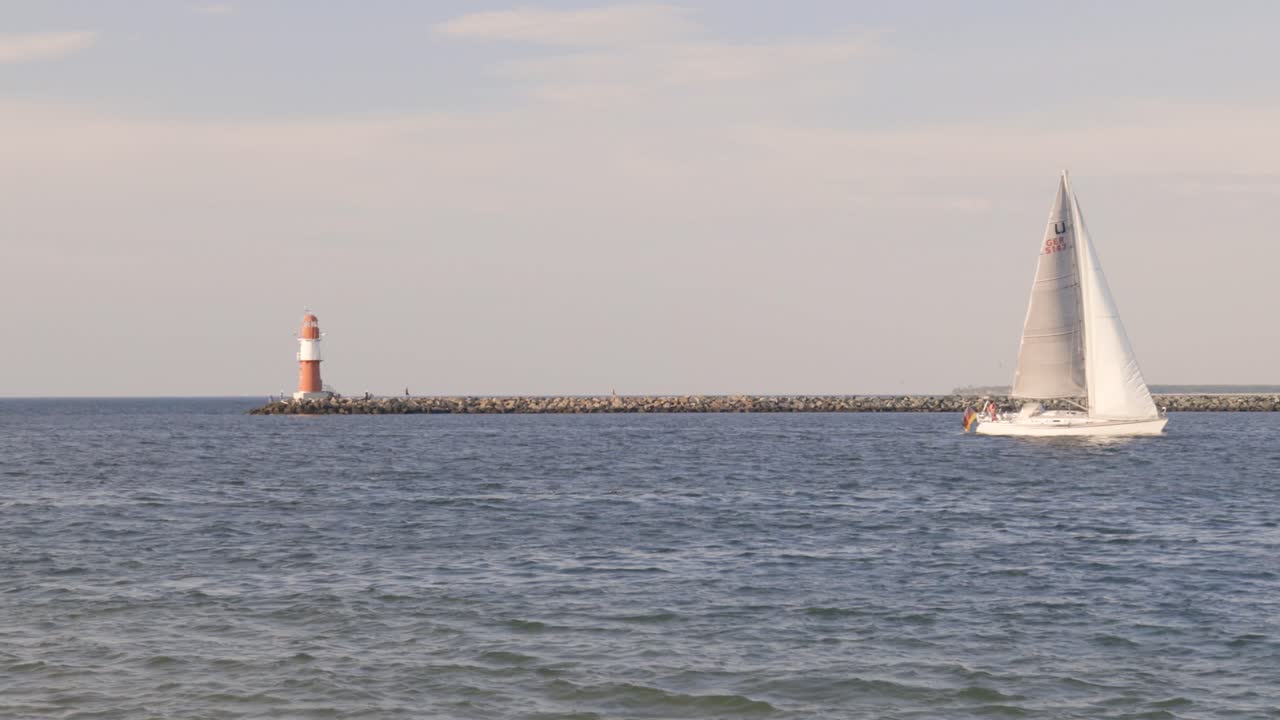 독일, 유럽의 아름다운 여름 저녁에 로스토크 근처의 warnemünde warnemuende 해변의 인상