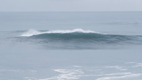 Big-wave-in-Nazaré,-Portugal