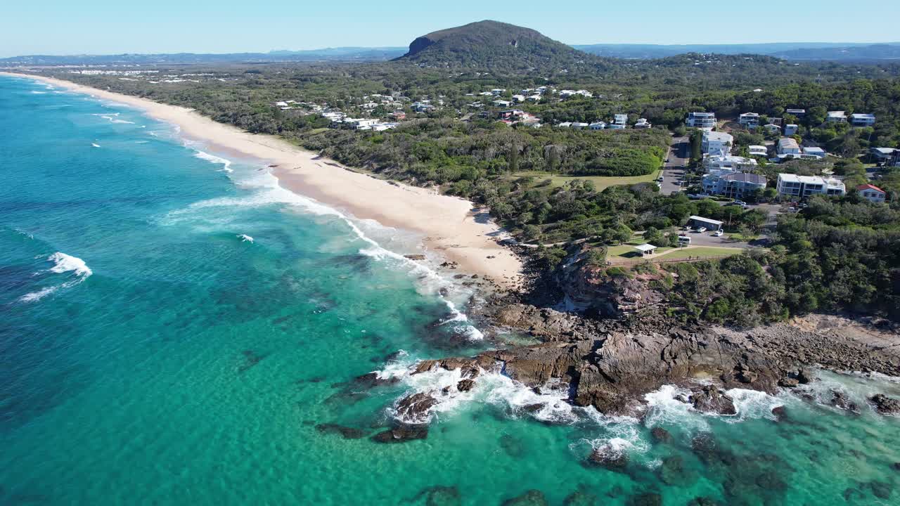 Vue aérienne du Point de vue de Point Arkwright près de la plage de Yaroomba, Queensland, Australie.