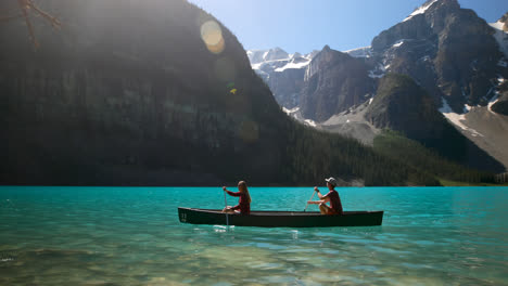 Pareja,-Bote-De-Remos,-En,-Río,-En,-Campo,-4k