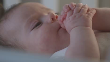 baby in der wiege