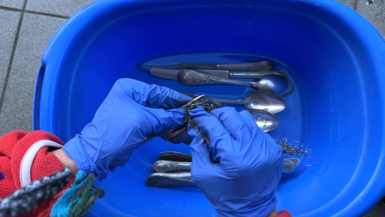 Washing silverware in a bowl