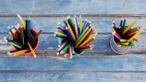 Color-pencils-arranged-in-pencil-holder