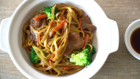 stir-fried-noodle-with-pork---Asian-style