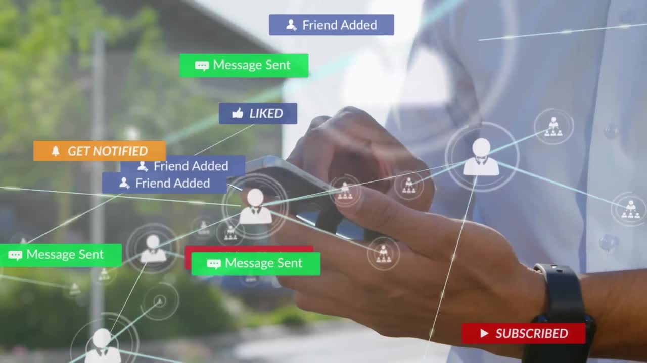 스마트 폰을 사용하는 두 인종 남성에 대한 연결 네트워크와 소셜 미디어 아이콘의 애니메이션