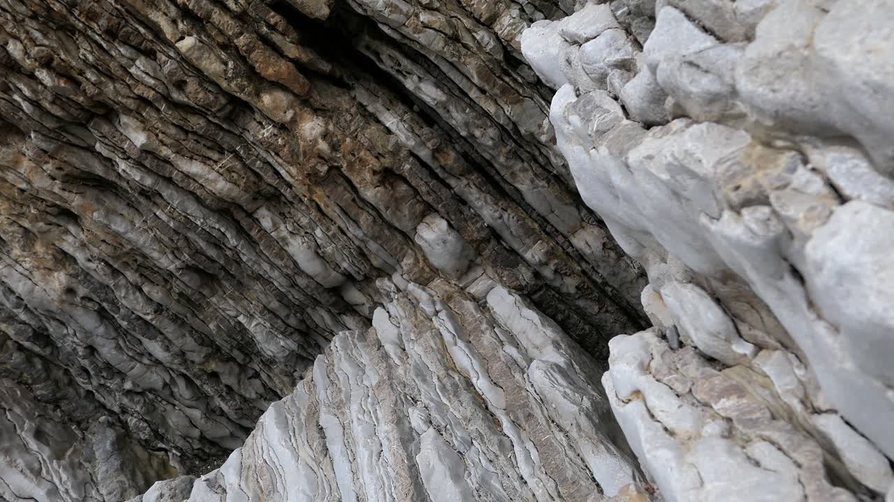 formaciones rocosas naturales abstractas con grietas, capas y texturas
