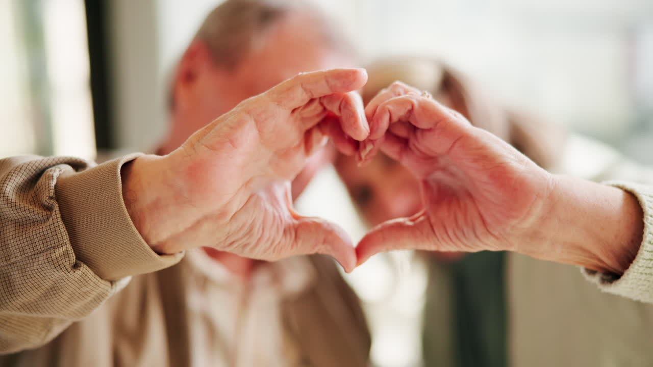 노인 부부 가 애정 을 나타내고 있다