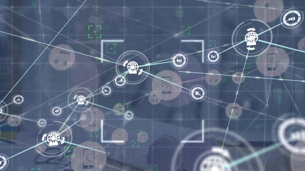 colegas de negocios discutiendo el documento en la oficina.