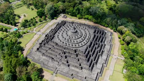 vista aérea del complejo del templo budista de borobudur en yogyakarta, java, indonesia