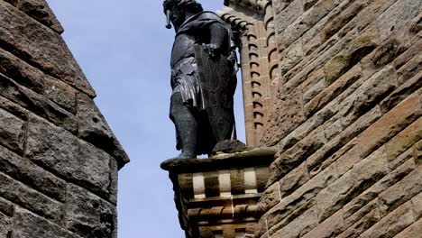 statue of william wallace at stirling monument