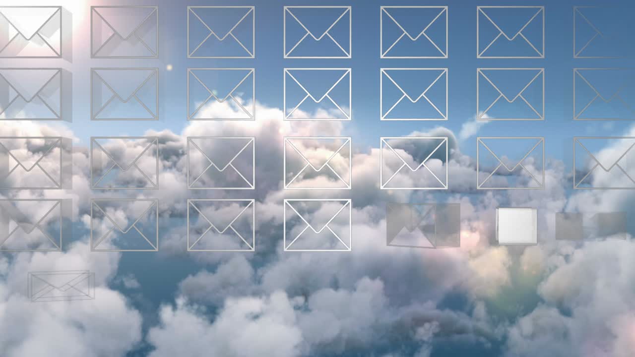 animación de iconos digitales del sobre sobre nubes y cielo