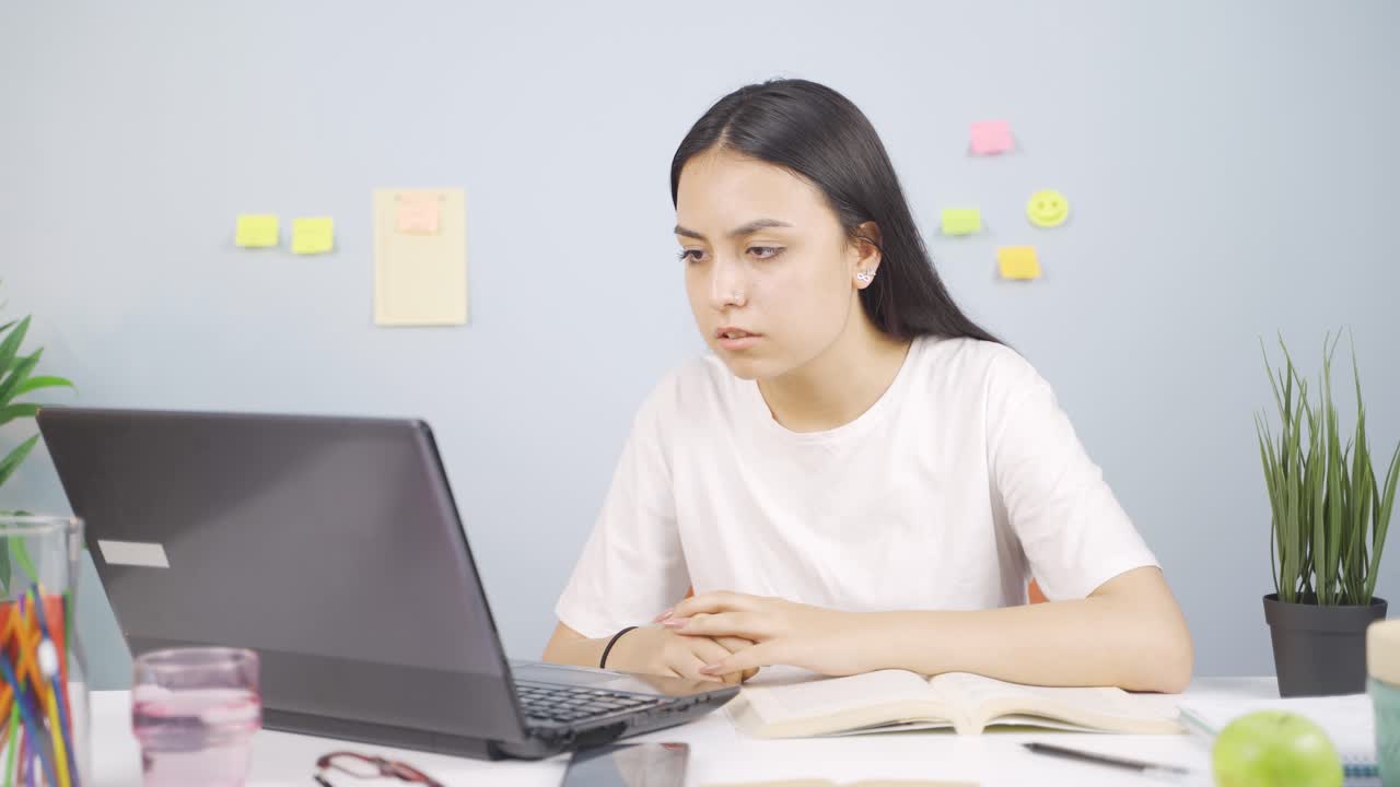 트랜스젠더 여성 학생입니다.