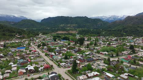 Vista-Aérea-De-La-Ciudad-De-Futaleufú-En-La-Patagonia