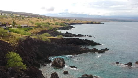 tomada aérea de la costa en kona, hawai.