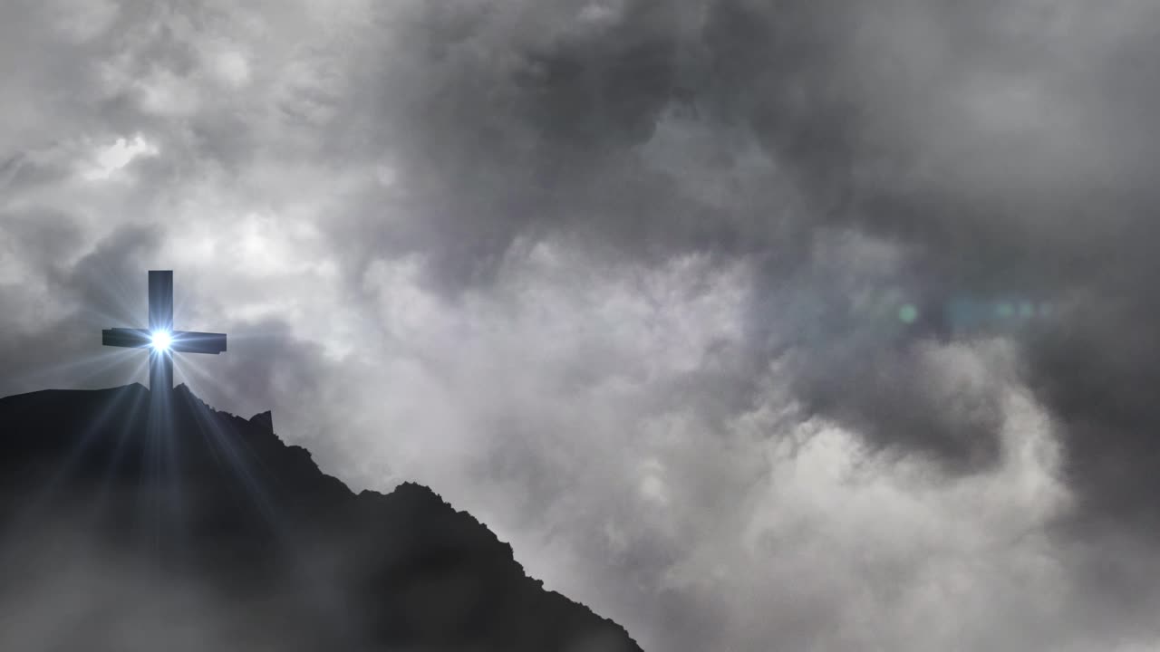 언덕에 빛나는 십자가 천둥 폭풍 배경 4k