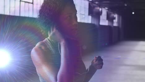 Animación-De-Luz-Brillante-Sobre-Una-Mujer-Poniéndose-Los-Auriculares-Antes-De-Hacer-Ejercicio-En-El-Gimnasio.