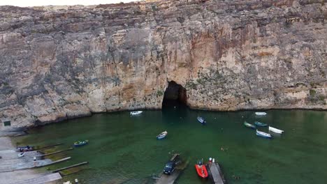 Tiro-De-Drone-Del-Agujero-Azul-En-Gozo