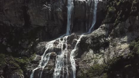 cascada de montaña