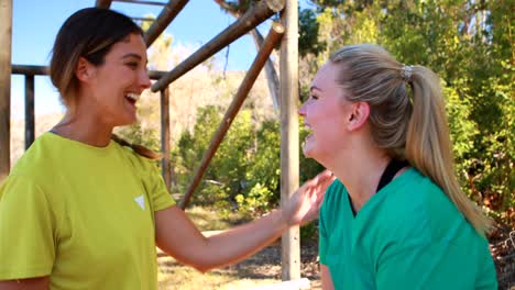 Happy-friends-interacting-with-each-other-during-obstacle-course