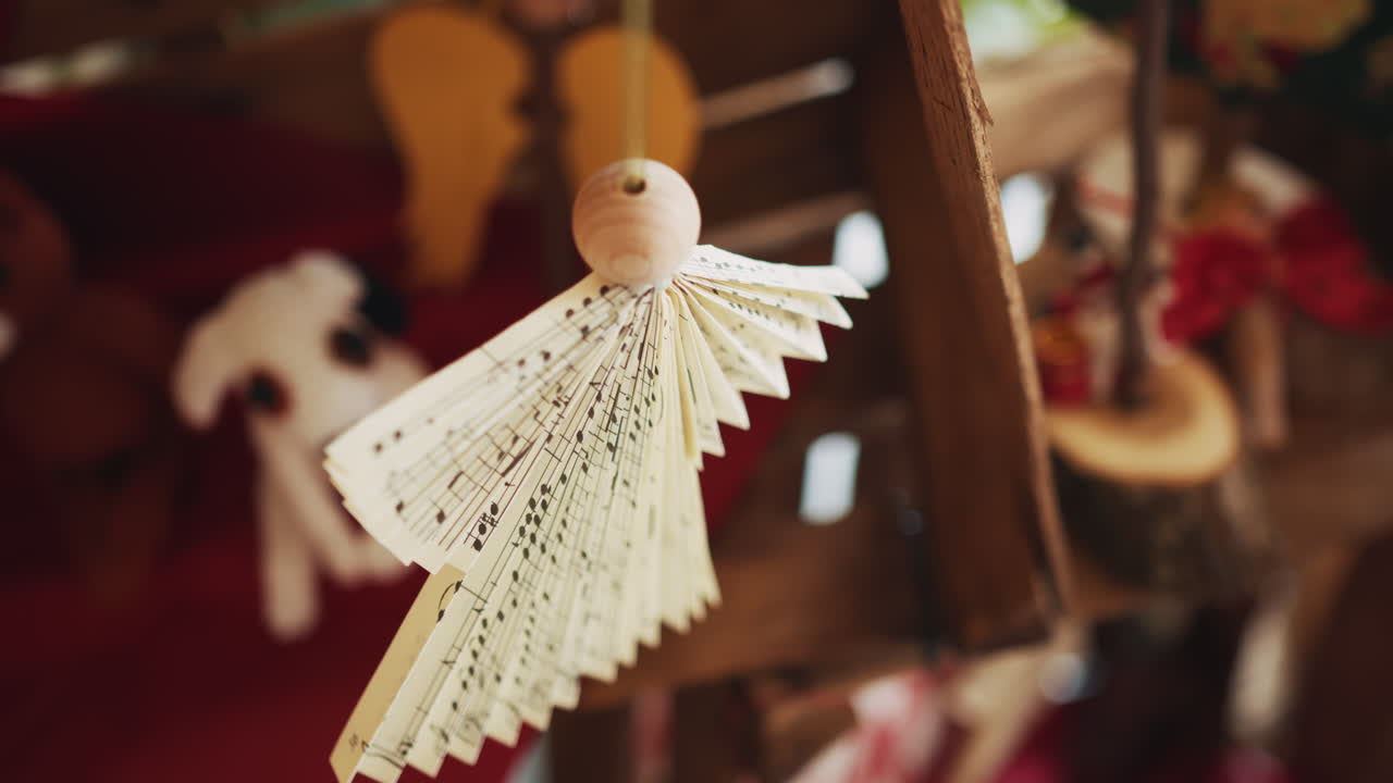 decoración de salas de juegos de madera con notas musicales