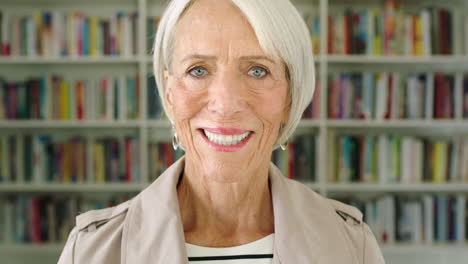 Face-portrait-of-happy-senior-woman-with-library