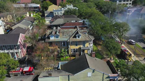 Incendio-En-Una-Casa-Pequeña-En-Vista-Aérea-De-Nueva-Orleans