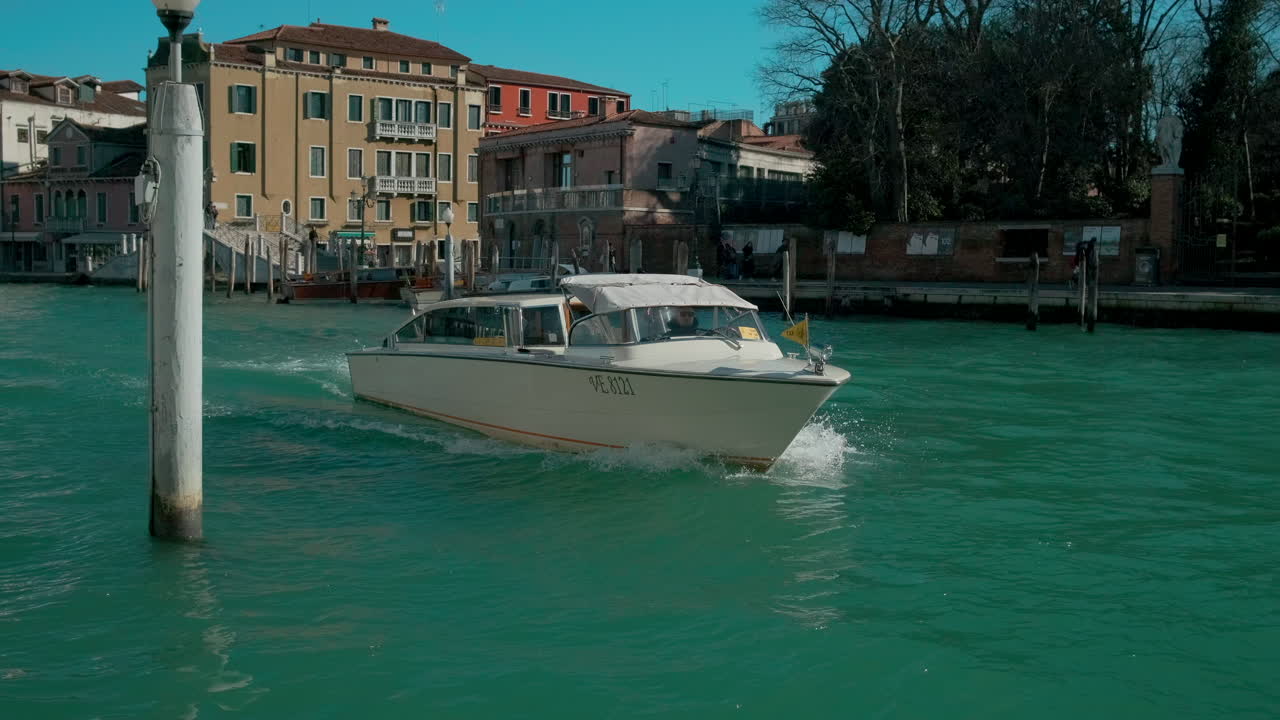 베네치아 운하 보트