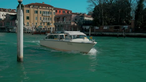 barcos del canal de venecia