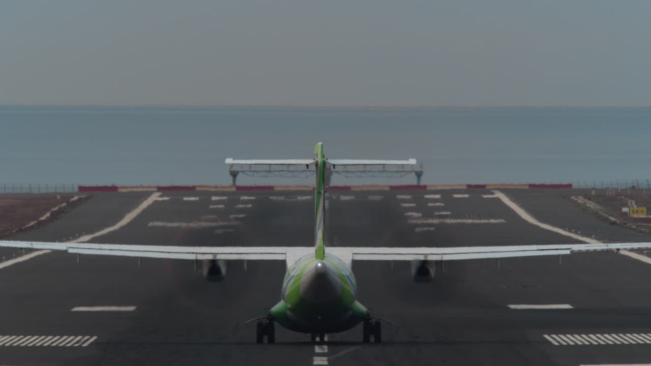 여객기가 이륙합니다.