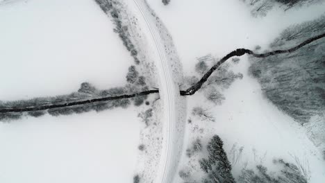 捷克共和國拉姆佐瓦 (ramzova) 的美麗白雪風景和步道 - - 從空中