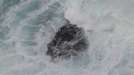 Waves-crashing-onto-rocks-in-slow-motion