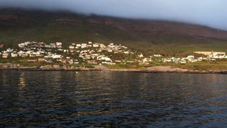 Sonnenaufgänge-Mit-Bergen-Im-Hintergrund