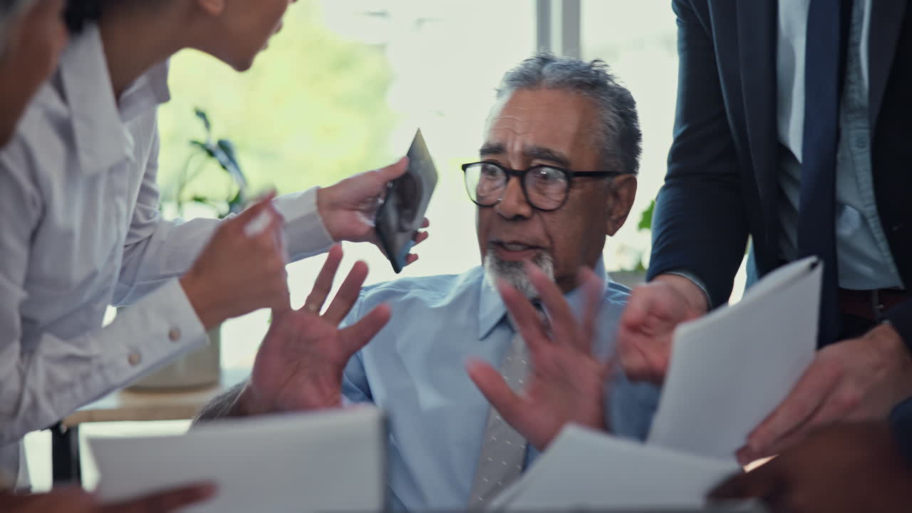 시니어맨, 서류 작업과 시간 관리가 실패합니다.