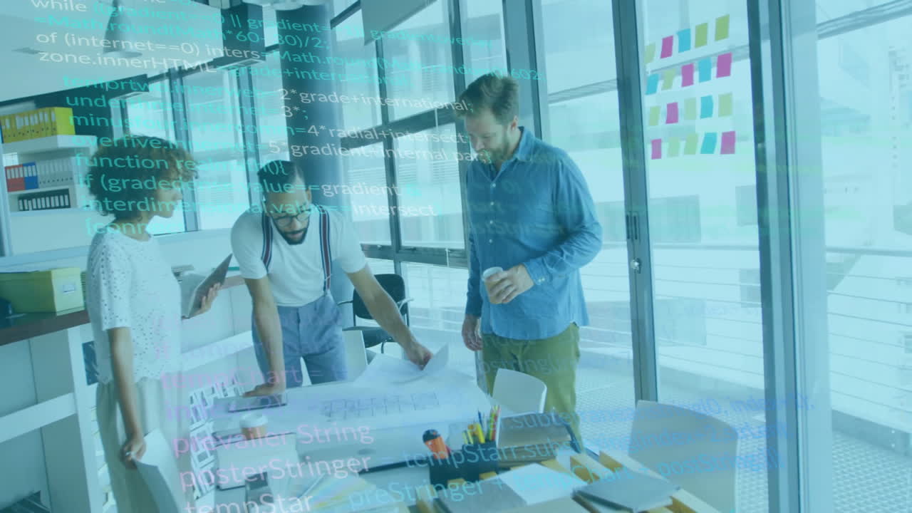 animación del procesamiento de datos digitales sobre diversas personas de negocios en la oficina