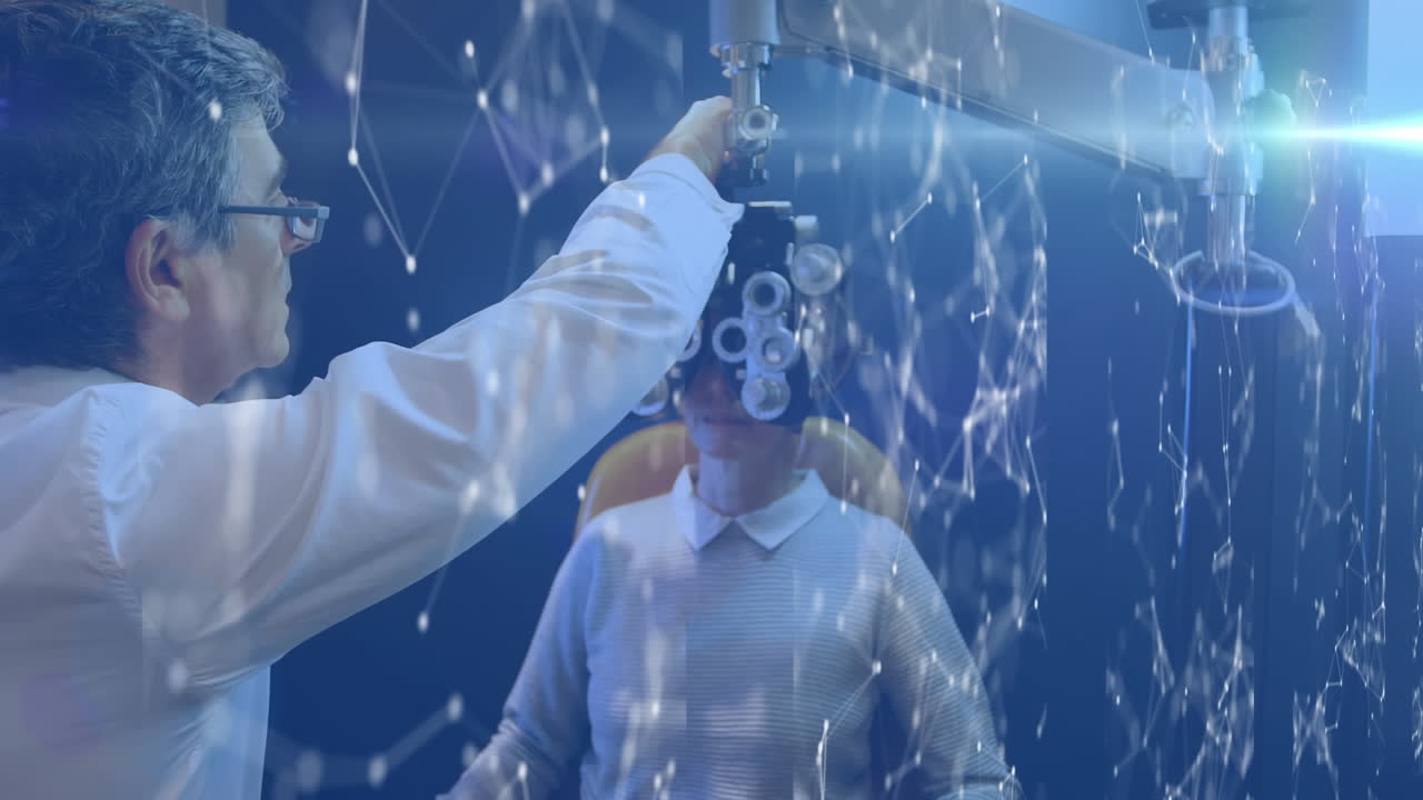 노인 여성의 눈을 검사하는 남성 의사에 대한 연결망