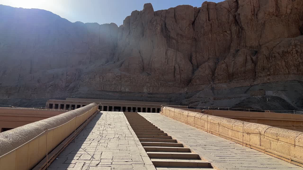 el templo mortuorio de hatshepsut, también conocido como el djeser-djeseru en luxor, egipto