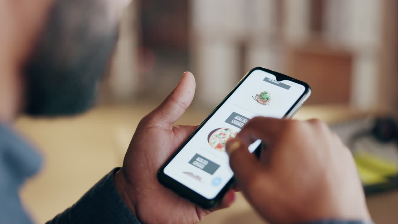 pantalla del teléfono, hombre desplazar la aplicación de entrega de alimentos