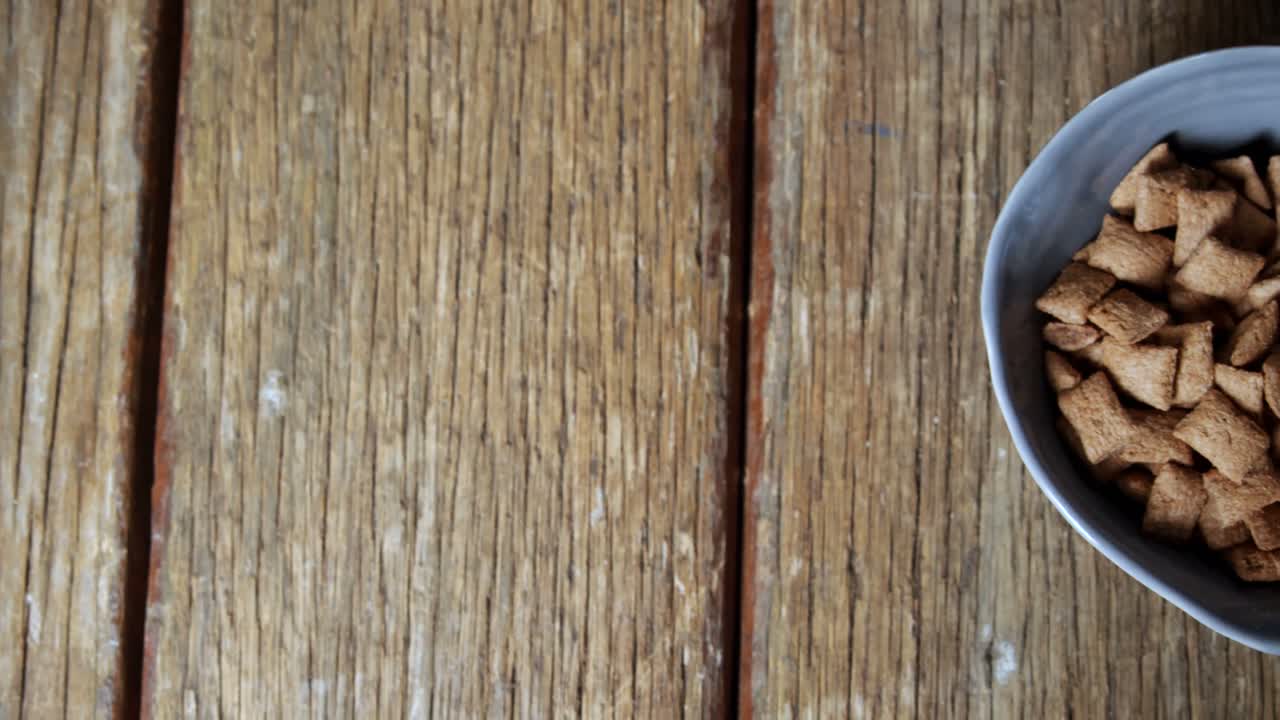 un tazón de tostadas de chocolate 4k